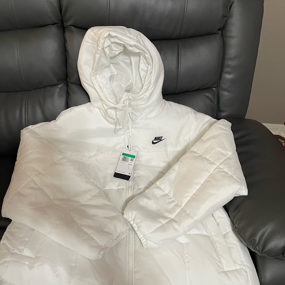 Nike sportswear classic puffer
Women’s extra largw
